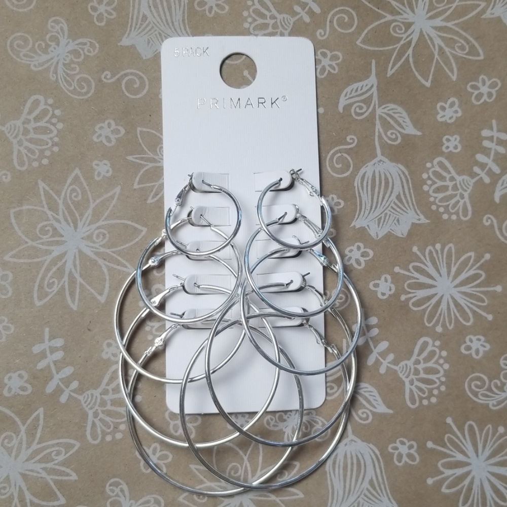 5 Sets of Earrings. Color: Silver.